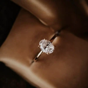 Anillo de boda de diamantes para mujer de oro amarillo de 14 k 1,50 quilates IGI cultivado en laboratorio corte ovalado  - Imagen 1 de 15