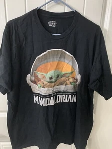 Disney Parks Men's Star Wars THE MANDALORIAN BABY YODA T-Shirt Size Xlarge - Picture 1 of 2
