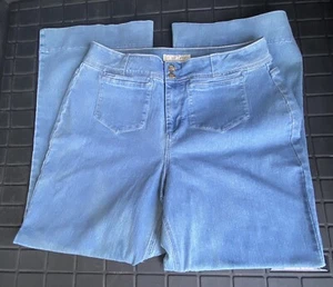 C Est 1946 Womens Jeans Size 18W Blue Denim Classic Light Wash NWT. - Picture 1 of 13