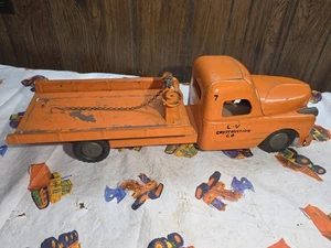 Vintage Structo Flatbed Tow Truck/Machinery Hauler With Chain  - Picture 1 of 5