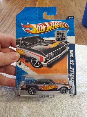 Coche fundido a presión Hot Wheels 2011 HW Racing negro '67 Chevelle SS 396 Foto 1 de 3