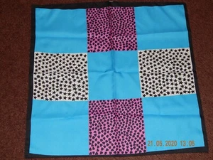 BUFANDA DE MUJER DE COLECCIÓN ENVOLVENTE R.N. 13962 HECHO EN ITALIA 100% POLIÉSTER 20"" X 20"" - Imagen 1 de 5