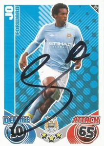 JO SIGNIERT MAN CITY 2010/2011 MATCH ATTAX HANDELSKARTE + COA - Bild 1 von 1