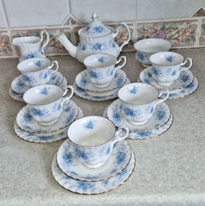 SUPERB ROYAL ALBERT BONE CHINA WINDSOR ROSE 21 Pc TEASET / UNUSED PIECES - Picture 1 of 24