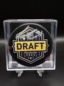 Leo Carlsson Anaheim Ducks Autogramm 2023 Draft Logo Hockey Puck Hit Parade - Bild 1 von 3