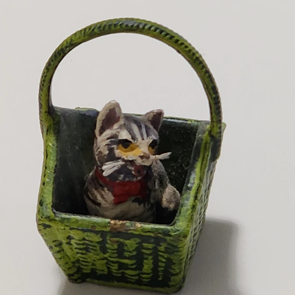 Gatito Bermann Viena bronce pintado en frío en cesta verde sello Foto 1 de 4