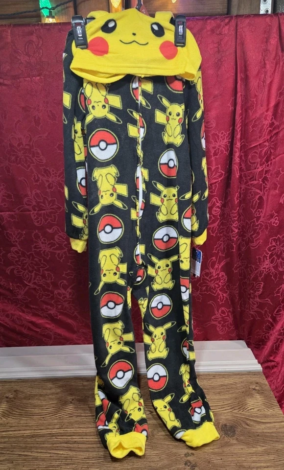 Pokemon Pikachu Pokeball пижамы на молнии детский размер 8 новый с Ярлыками  - Изображение 1 из 2