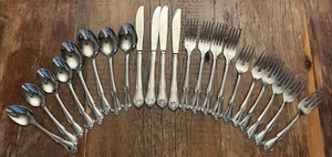 Vintage Oneida Arbor Rose True Rose Besteck 20 tlg Service für 4 Löffel Gabel Messer + - Bild 1 von 9