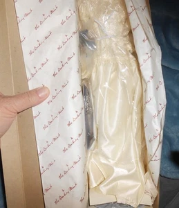 DANBURY MINT ~ Princess Diana Outfit ~ MINT! ~ WHITE LACE & TAFFETA ~ Crown - Picture 1 of 4