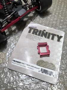 Trinity Losi Mini-T  Red Anodized Rear Arm Mount Horizon New 1/18 - Picture 1 of 4