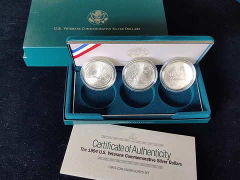 1994-W $1 U.S. Veterans Commemorative Uncirculated Silver Dollars 3-Coin Set Cover