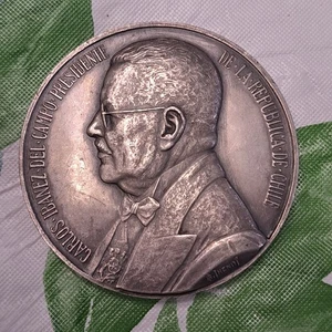 CHILE PRESIDENT CARLOS IBANEZ DEL CAMPO SILVER MEDAL 1952-1958 - Picture 1 of 3