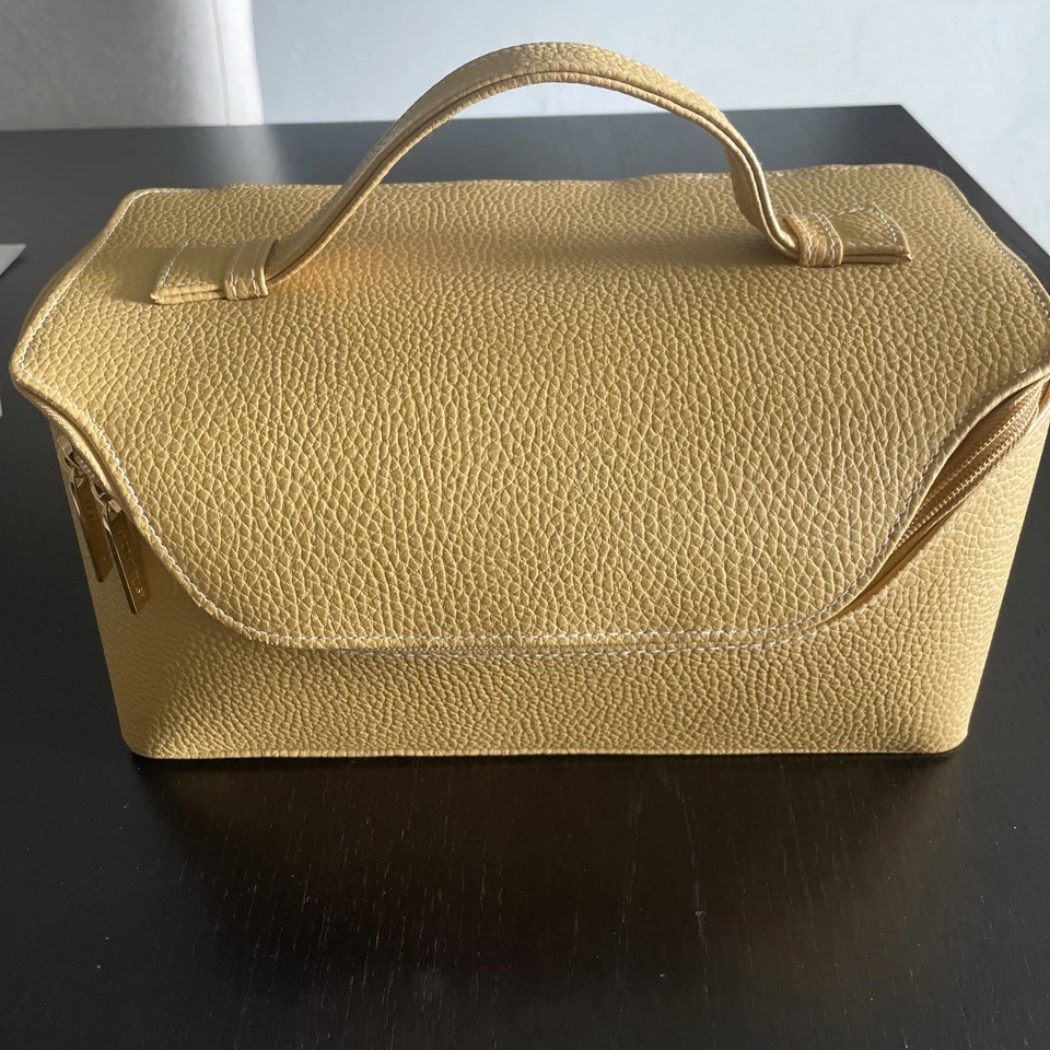 Juego de bolsa de artículos de tocador cosméticos de viaje con cremallera de cuero tostado Estee Lauder de colección Foto 1 de 4