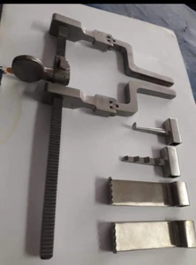 MCCULLOCH MICRO DISCECTOMY LUMBAR RETRACTOR WITH 6 BLADE SET BLACK & GOLD COLOR - Picture 1 of 4