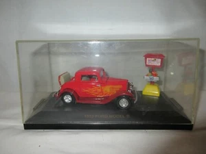 1932 Ford Model B & Case - 1:43 Scale - 1998 Road Champs Die-Cast Drive-In - Picture 1 of 3