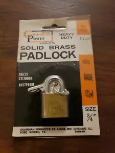 Candado de latón sólido vintage Guardian con bloqueo de latón liso número 621 3/4" de lote antiguo - Imagen 1 de 3