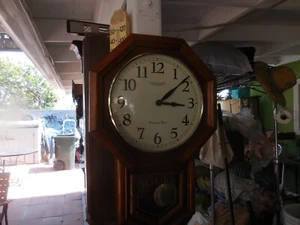 Reloj de pared de cuarzo Sterling & Noble Clock Company Westminster Chime Schoolhouse #2 - Imagen 1 de 17