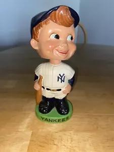 VINTAGE MLB NEW YORK YANKEES BOBBLEHEAD Green Base - Bild 1 von 6