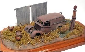 Durham Classics 1/43 Scale BFD01 - 1939 Ford Panel Van Barn Find Diorama