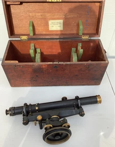 Antico attrezzo da rilievo K&E Keuffel & Esser P 5010 transito con custodia in legno - Foto 1 di 22