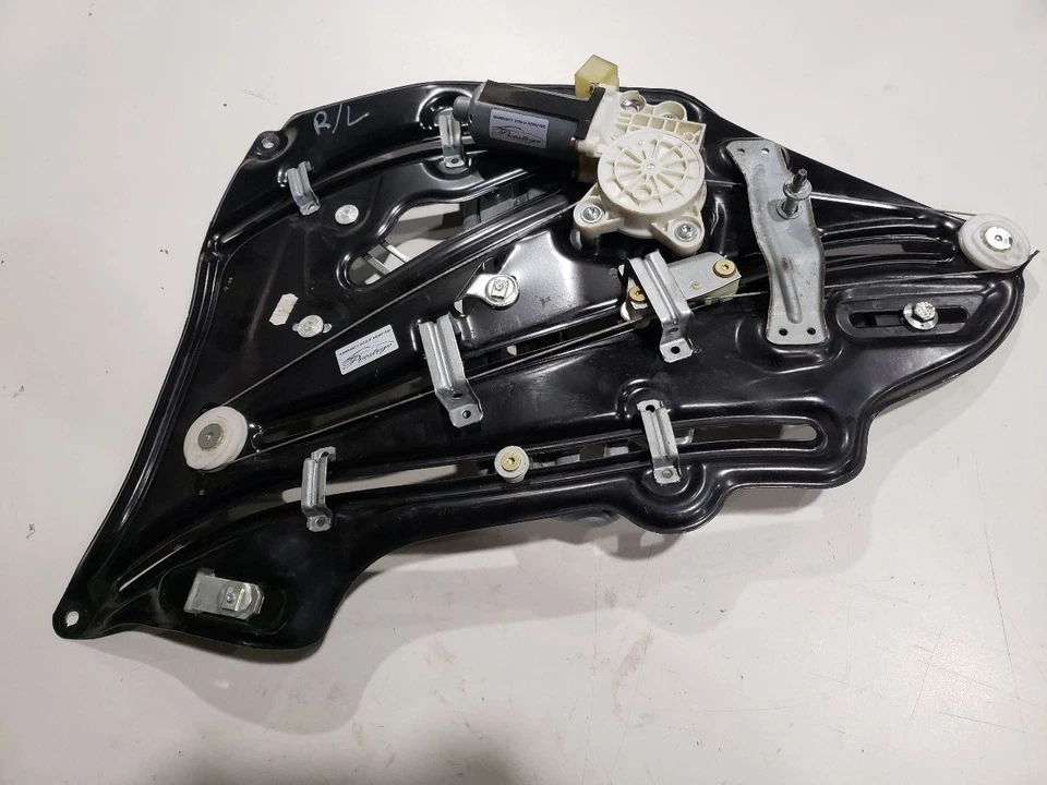 Cuarto regulador de ventana trasero izquierdo - Mercedes W209 CLK500 2003 cupé - 03-09 OEM Foto 1 de 4