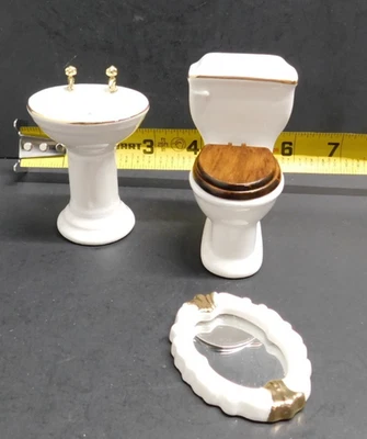Fregadero y espejo de pedestal/inodoro de porcelana vintage para casa de muñecas miniatura 3 piezas Foto 1 de 4