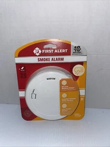 First Alert Smoke Detector - White - Picture 1 of 2