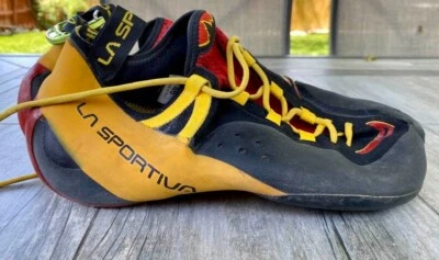 La Sportiva Genius Climbing Bouldering Shoes US 12.5 Men's +  Edelrid Carabiner - Image 1 of 4