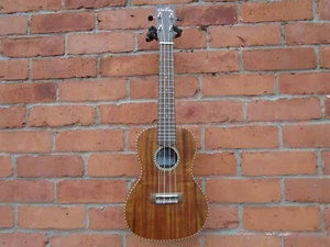 Cordoba 25C ukulele w/hard case - Picture 1 of 8