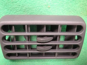 25536290 CENTER & OUTER AIR VENT DISTRIBUTION OUTLET DEFLECTOR 92-97 BONNEVILLE - Picture 1 of 1
