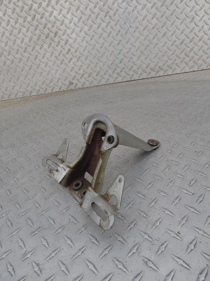 75 YAMAHA XS650B XS 650 1975 SOPORTE DE MONTAJE DE LUZ TRASERA Foto 1 de 4