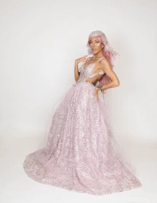 160 PC WHOLESALE LOT OF SAMPLE BRIDAL GOWNS/ACCESSORIES MANY SIZES  - Image 1 of 4