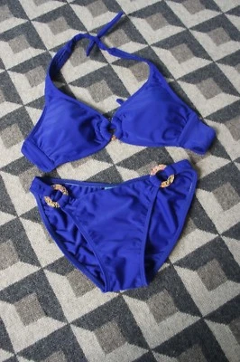 Letarte Talla: Parte superior mediana / Talla: Parte inferior pequeña  Foto 1 de 4