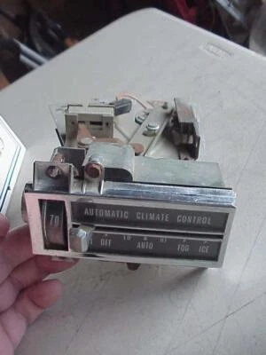 Cadillac 1968 conjunto de controles de calefacción OEM usado Foto 1 de 4