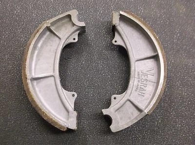 Sapatos de freio vintage Suzuki VB304/54410-11002/11020 T350/GT380/GS425 - Imagem 1 de 3