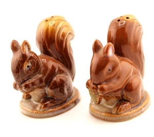 Vintage Squirrel Salt and Pepper Shakers Brown Nibblers Complete - Picture 1 of 12
