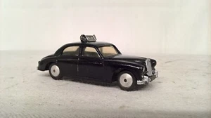 Corgi 209 Riley Pathfinder Police Car - Picture 1 of 6