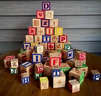 61 bloques de letras del alfabeto de bebé grabadas extra grandes y pequeñas de madera ABC Foto 1 de 4