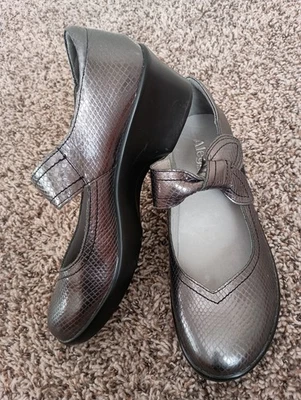 Alegria Ella Pewter Metallic Silver Snake Mary Jane Comfort Shoe Size 9.5 / 10 - Image 1 of 4