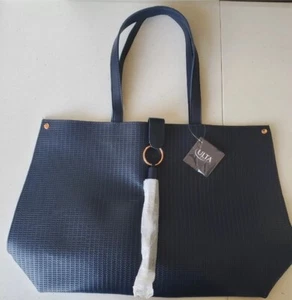 ULTA Beauty große Beuteltasche Tasche marineblau rosegold Akzent Quaste Druckknopfverschluss neu mit Etikett - Bild 1 von 4