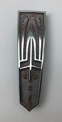 Oldsmobile Dynamic 88 1961 emblema delantero 580996 bonito usado Foto 1 de 4