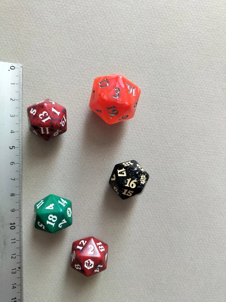 LOT DE D20 DONT UN GROS/ DES /DICES/ JDR RPG M530 - Photo 1/1