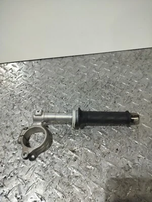 Manillar clip lateral derecho Suzuki GSXR 1000 2001-2002 OEM Foto 1 de 4
