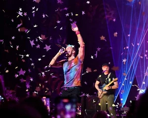 COLDPLAY CONCERT COLLECTABLE - 8x10 Glossy Printed Photo - Picture 1 of 1