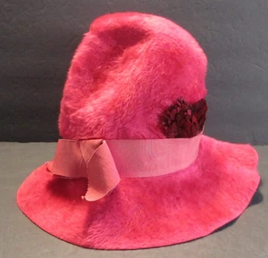 VINTAGE Don Anderson 1950s Millinery Hat on Fuchsia Faux Fur La Vienne Base - Picture 1 of 11