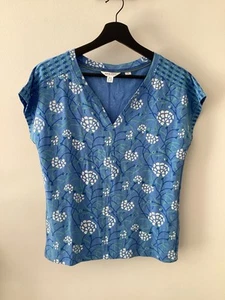 Preciosa camiseta estampada azul Stuff blanca para dama, talla 8 del Reino Unido, muy buen estado - Imagen 1 de 4