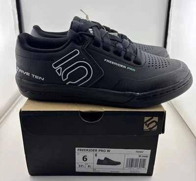 Five Ten Freerider Pro para mujer, negro/blanco/como nuevo, 6 EE. UU. Foto 1 de 4