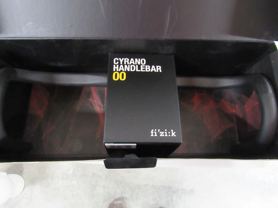 Fizik Cyrano 00 Snake 460mm x 31.8 Carbon Drop Handlebar - Image 1 of 4