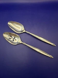 MCM Rogers Bros IS Guirnalda Plateada 1965 Lote de 2 cucharas para servir ranuradas - Imagen 1 de 4