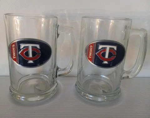 Minnesota Twins 2 Pack Glass Mug Pint Set 16 Oz MLB Raised Logo Emblem Cover